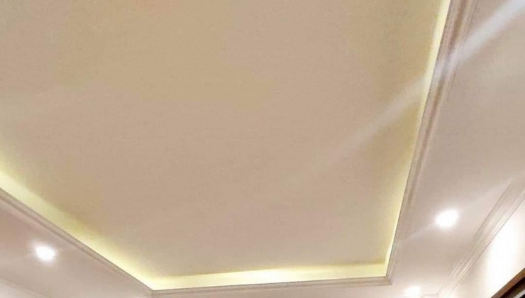 Bán nhà 56m2 phố Nghi Tàm, Tây Hồ Gara Ô tô XỊN Thang máy XỊN Dòng tiền 9.4 Tỷ