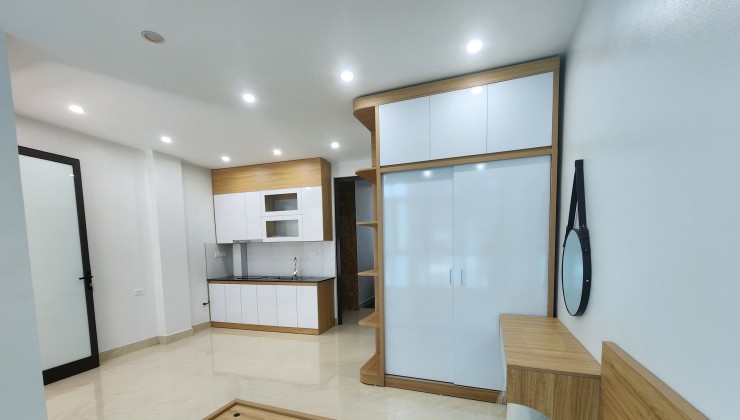 Bán nhà 82m2 phố Nguyễn Văn Cừ Gara Ô tô tránh Thang máy Nội thất Nhập Giá 12.3 Tỷ