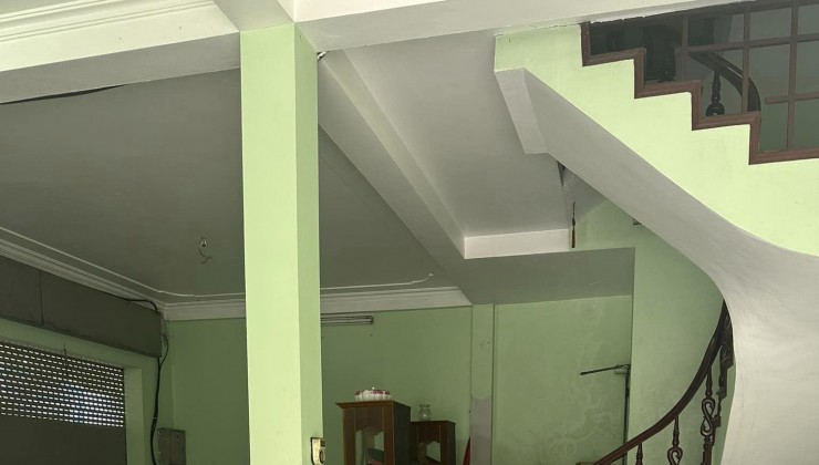 Bán nhà 81m2 phố Nguyễn Văn Cừ Gara 7 chỗ Thang máy Nội thất Đẳng cấp Giá 12.2 Tỷ