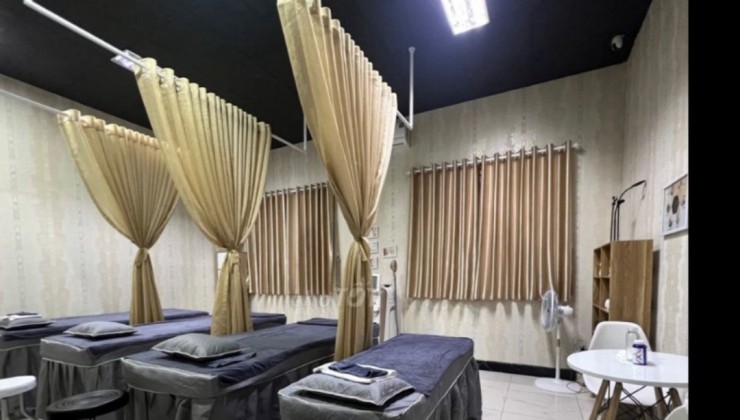 Sang nhượng spa Huỳnh Tấn Phát, Quận 7, DT 250m2