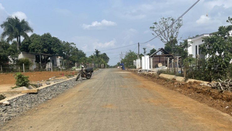 Bán đất mặt tiền đường nhựa Nguyễn Minh Châu để kinh doanh, KDC p.Thống Nhất-Buôn Hồ-Đắk Lắk rẻ