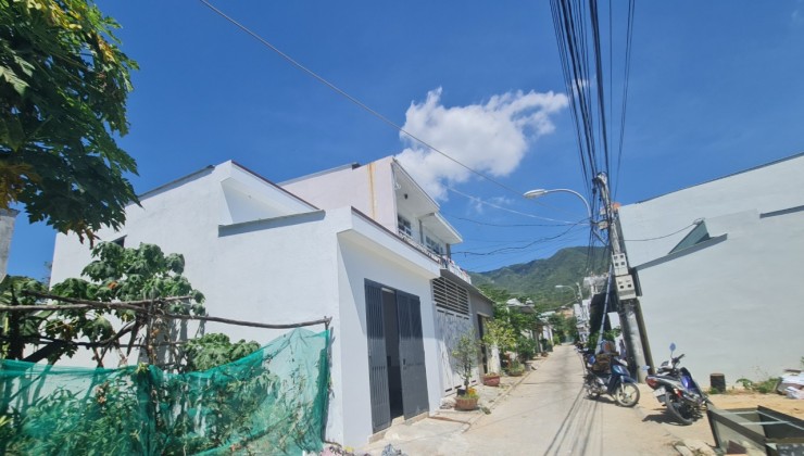 Bán nhà mới tại TĐC Đất Lành - Nha Trang - Khánh Hoà giá chỉ 1 tỷ 850