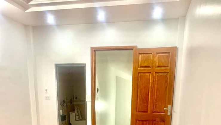 Bán nhà Tứ Hiệp, Thanh trì, Hà Nội 35m2, 5 tầng, sáng sạch, ngay chợ, trường học 3,35 tỷ