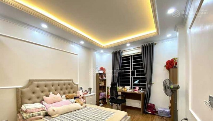 Bán nhà đẹp thang máy, gara ô tô Nguyễn Sơn, Long Biên, đường ô tô tránh, 75m2, hơn 10 tỷ