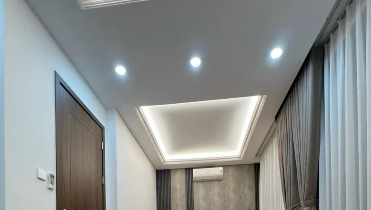 Cực Hiếm, Bán nhà Cầu Giấy 79m2, 5 tầng đẹp đẳng cấp, hiện đại chỉ 12 tỷ