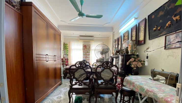 O9 26 28 5559  Bán nhà Vũ Phạm Hàm ( Thông Nguyễn Khang ) DT 67m², 4 tầng, MT 4.5m, giá 13.5 tỷ Cầu Giấy