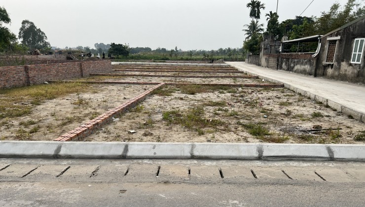 Chính chủ bán lô đất sổ đỏ giá chỉ 495tr/lô nằm ngay mặt trục phố sát khu đô thị Vinhomes Dương Kinh.