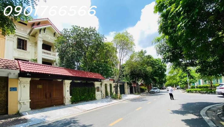 Giá Cực Sốc, Biệt Thự  KĐTM Dịch Vọng, Quận Cầu Giấy, 307m x 4T, Giá hơn 60 tỷ.