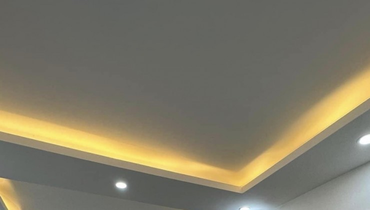 BÁN NHÀ ĐƯỜNG THÁI THỊNH, NHÀ 40M x  5 TẦNG MỚI ĐẸP, THIẾT KẾ HIỆN ĐẠI, VỀ Ở NGAY GIÁ CHỈ 5 TỶ