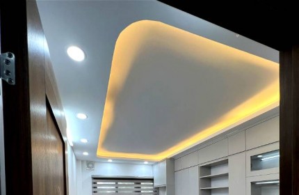 Bán gấp siêu phẩm 50m2, 6 tầng, hơn 8 tỷ ô tô vào nhà Lĩnh Nam Hoàng Mai Hà Nội