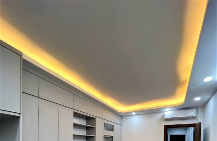 Bán gấp siêu phẩm 50m2, 6 tầng, hơn 8 tỷ ô tô vào nhà Lĩnh Nam Hoàng Mai Hà Nội