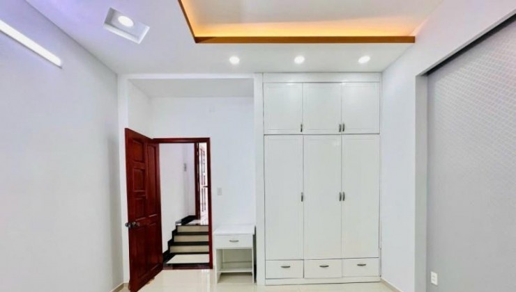 119./ BÙI QUANG LÀ - P12 - GÒ VẤP - 65M2 ( 4 X 16.5 ) - NHÀ 4 PN + 5 WC.
_ ĐƯỜNG 6M THÔNG TỨ HƯỚNG. GIÁ NGỘP MẠNH CHỈ CÒN 7 TỶ 1.