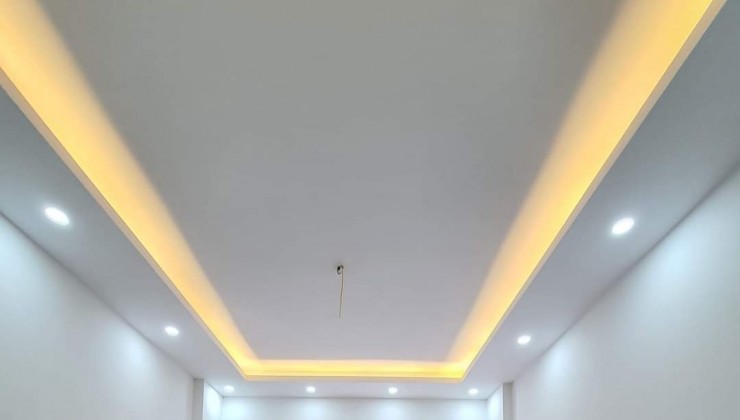 Bán nhà Kim giang 47m2 x4 tầng,mới,đẹp,ở luôn,gần đường,oto đỗ cửa,giá 4,25 tỷ