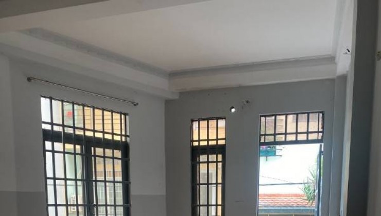 Cần cho thuê nhà 3 lầu đường Nguyễn Thị Nhỏ mới sơn sửa