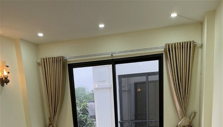 Bán gấp Ngọc Thụy ô tô đỗ cửa 45m2, hơn 4 tỷ Long Biên Hà Nội