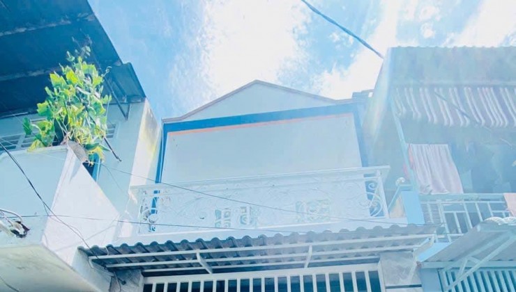 Bán nhà đẹp gần Lê Văn Quới, 2 phòng ngủ & 2 nhà vệ sinh. Gần chợ, trường học, nhà thuốc.