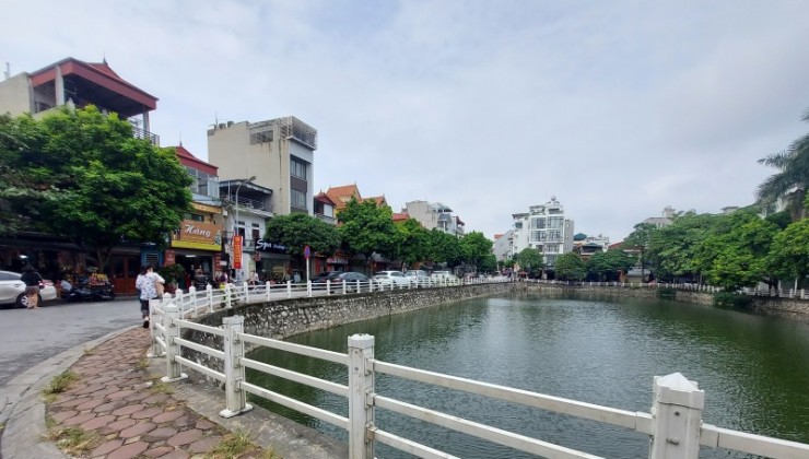 Nhà Đẹp dân xây phố Vũ Xuân Thiều, ngõ ô tô, DT 70m2 x 3T, MT 4.3m,  nhỉnh 8 tỷ