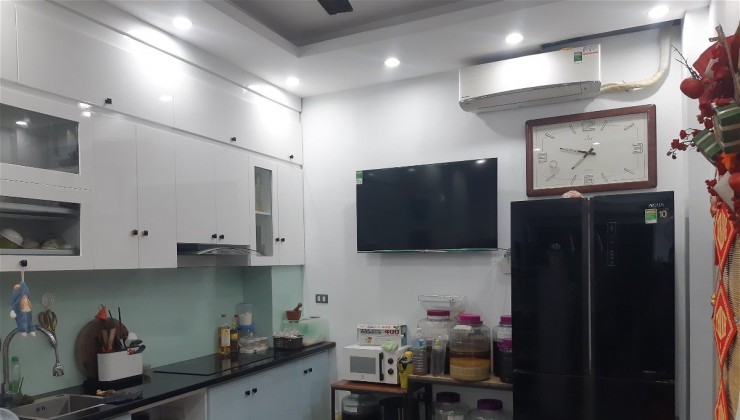 Nhà mới gần Bồ Đề 45m2- mặt tiền 4m- hơn 4 tỷ  Long Biên Hà Nội