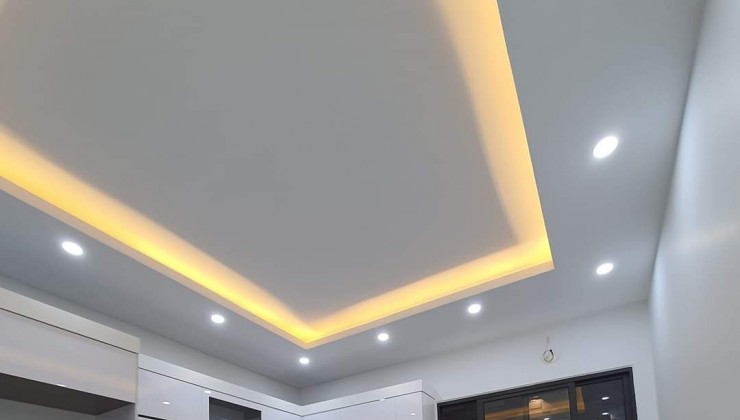 Bán nhà Kim giang 47m2 x4 tầng,mới,đẹp,ở luôn,gần đường,oto đỗ cửa,giá 4,25 tỷ