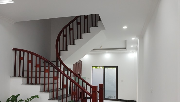 Bán nhà Thạch Bàn, Long Biên, mới đẹp, giá rẻ, 60m2 có 4 tỷ 3.