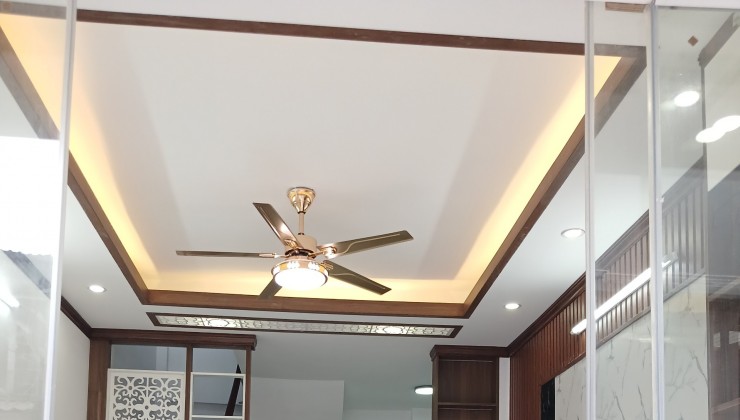 Bán nhà Thạch Bàn, Long Biên, DTSD 160m2, 5 tầng, nội thất đẹp, đường ô tô, giá 3,8 tỷ.