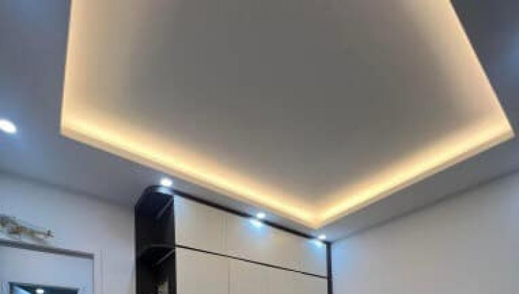 Bán nhà Đường Láng 40m2x5 tầng, lô góc 2 thoáng, ngõ rộng 3m chỉ 6.8 tỷ.