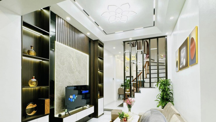 Bán nhà đẹp Phương Mai, 41m2, 4 Tầng, Ngõ Ô Tô, giá 5,x tỷ