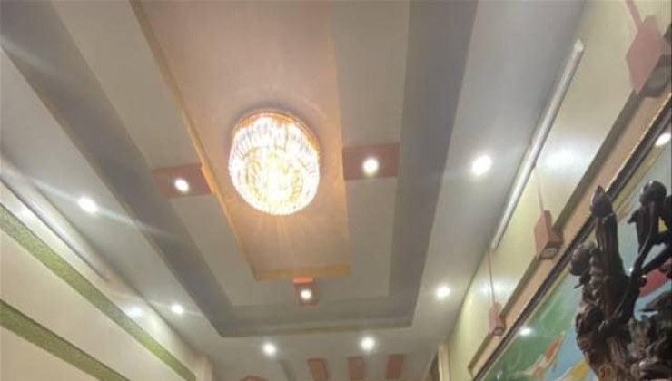 BÁN GẤP NHÀ TRẦN THÁI TÔNG - CẦU GIẤY DT 40 x 5 x 3.5 m . GIÁ NHỈNH HƠN 9 TỶ - VỊ TRÍ TỐT- Ô TÔ VÀO NHÀ .