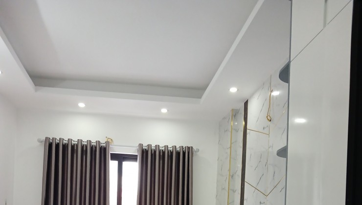 Bán nhà Thạch Bàn, Long Biên, DTSD 160m2, 5 tầng, nội thất đẹp, đường ô tô, giá 3,8 tỷ.