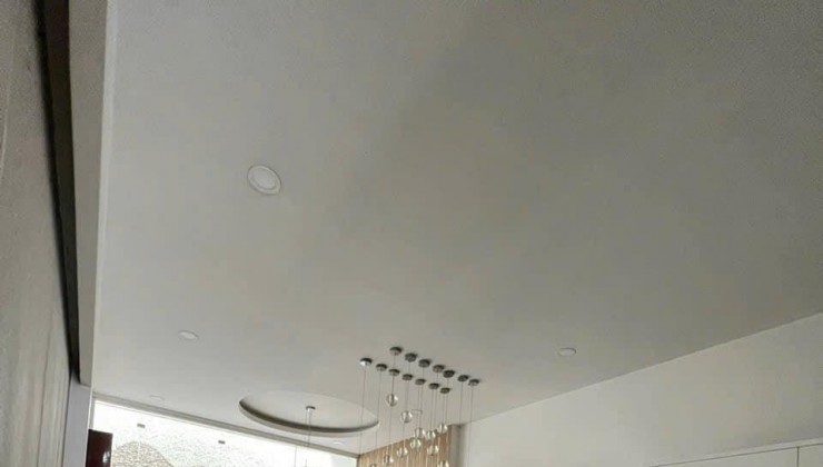 Bán nhà 4 tầng full nội thất mặt tiền đường Hồng Lĩnh, Nha trang rất đẹp 
giá 9,9  tỷ