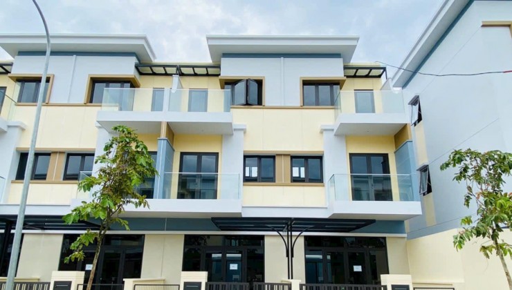 Bán gấp nhà mới xây Ngã tư Bình Chuẩn,Thuận An.SHR,ngân hàng hỗ trợ 80%