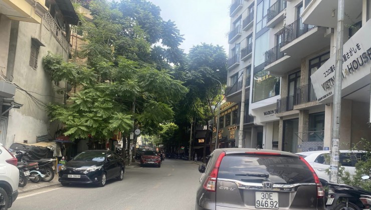 Bán nhà phố Linh lang, Ba Đình, 50m2. MT: 6m, Lô góc,  ô tô đố cửa, nội thất sang trọng