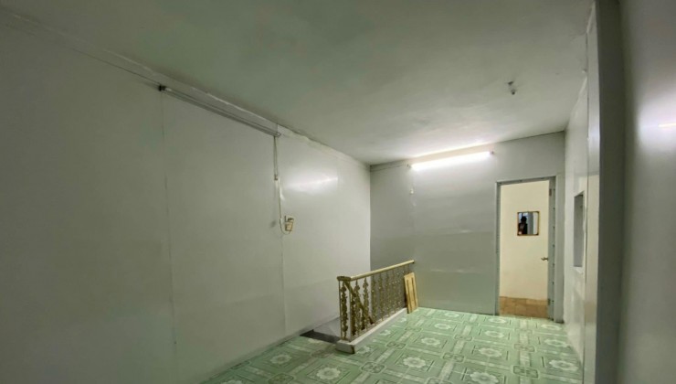 NÓNG O9 2628 5559 Bán nhà Trịnh Công Sơn 37m², 3 tầng, MT 3m, giá 2.75 tỷ Tây Hồ