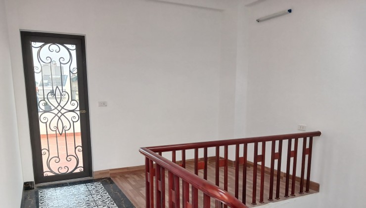 Bán nhà Thạch Bàn, Long Biên, mới đẹp, giá rẻ, 60m2 có 4 tỷ 3.