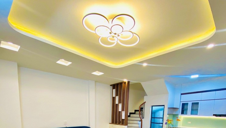 Bán nhà Bằng Liệt - Linh Đàm, 43m2 x 5 tầng, mới, đẹp, ô tô đỗ cửa, giá 3,6 tỷ, sổ đỏ chính chủ