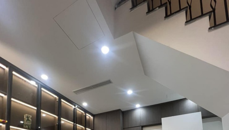 Bán nhà mặt phố Láng Hạ 40m², 5 tầng, MT 4.4m, giá 6.9 tỷ, quận Đống Đa Mua gọi O9 2628 5559