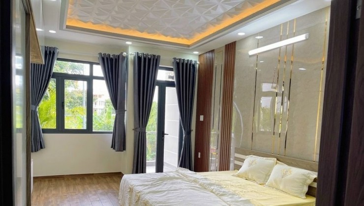 Trung Kính - Nhà đẹp 5 tầng, 6 ngủ mới bóc tem, Cách phố 30m - Khu VIP Cầu Giấy