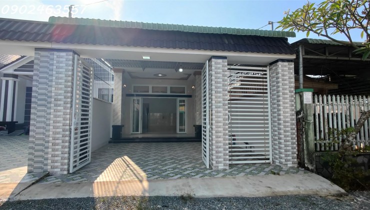 Bán Nhà Mái Thái 7.6m x 32m - Hướng Đông, Gần Tiện Ích Xã Hội