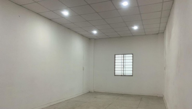 Bán nhà Q3 cách hẻm ô tô - nhà rộng thoáng - 85m2 - 2 tầng - 2 phòng ngủ - 9.2 tỷ.