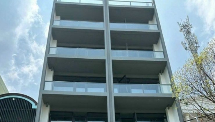 Tòa nhà 7 tầng mới xây tại MTKD Cửu Long, gần Sân bay TSN