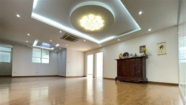 Cần bán 3PN chỉ với 4.4 tỷ, DT 160m2 lô góc view thoáng sổ đỏ CC lâu dài