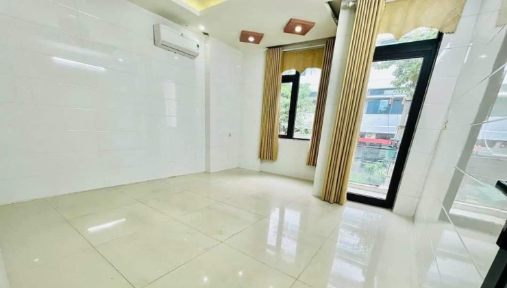 Cho thuê nhà 3 tầng mặt tiền : Chu Văn An - Quận Hải Châu