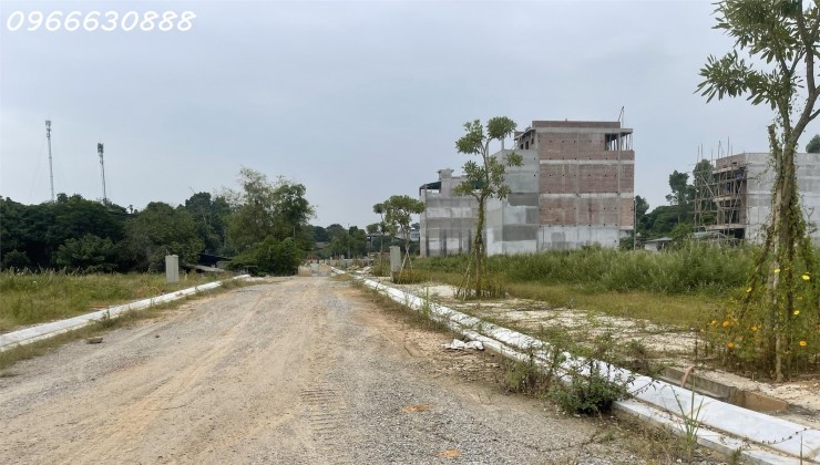 Gia đình cần tiền bán gấp ô đất phân lô tại khu đô thị Tân Hà TP Tuyên Quang vị trí cách trung tâm thương mại 100m