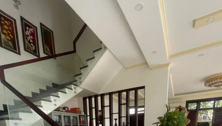 Bán gấp biệt thự đường Phạm Văn Đồng, DT 10x25m, Chính Chủ SHR, Giá chỉ 15  Tỷ