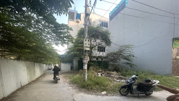 Em bán nhanh 230m2 đất thị trấn Trôi ngõ oto , sát khu đô thị Nam 32 giá quá đẹp chỉ 4,8 tỷ alo em ngay đi ạ 0976821986