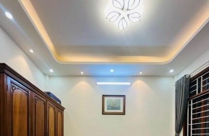 O9 2628 5559 Bán nhà Đội Cấn 46m², 3 tầng, MT 9m, giá 6.5 tỷ Ba Đình