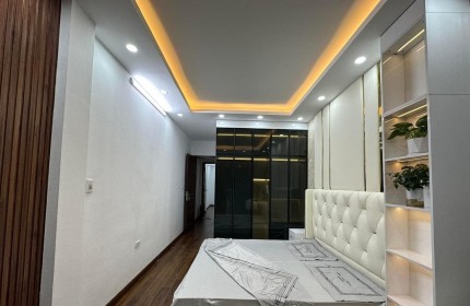 Bán gấp nhà phố Hoàng Văn Thái ô tô qua cổng 45m 4Tg MT 3,2m Chỉ 5,8 tỷ LHCC.