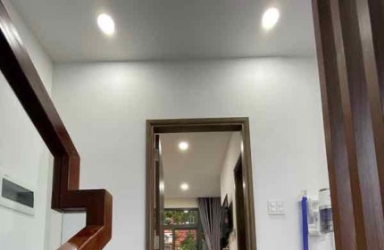 Bán nhà đường Ba Tháng Hai, phường 14, quận 10, 30m2, 4 tầng, ngang 5, 7 tỷ 4