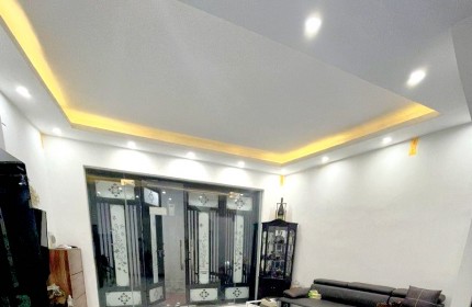 CỰC HIẾM NGUYỄN TRÃI - 40M2 X 5 TẦNG - MT 4.5M - 5 Phòng ngủ - NHÀ ĐẸP - Ở YÊN TĨNH - Nhỉnh 4 TỶ