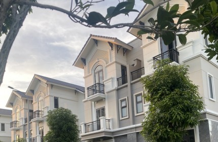 villa 135m xây 3 tầng hoàn thiện đường 13m giá bán 6,3 tỷ. lh: 0933004066